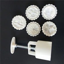 قالب قنبلة حمام على شكل كعكة القمر