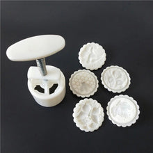 قالب قنبلة حمام على شكل كعكة القمر